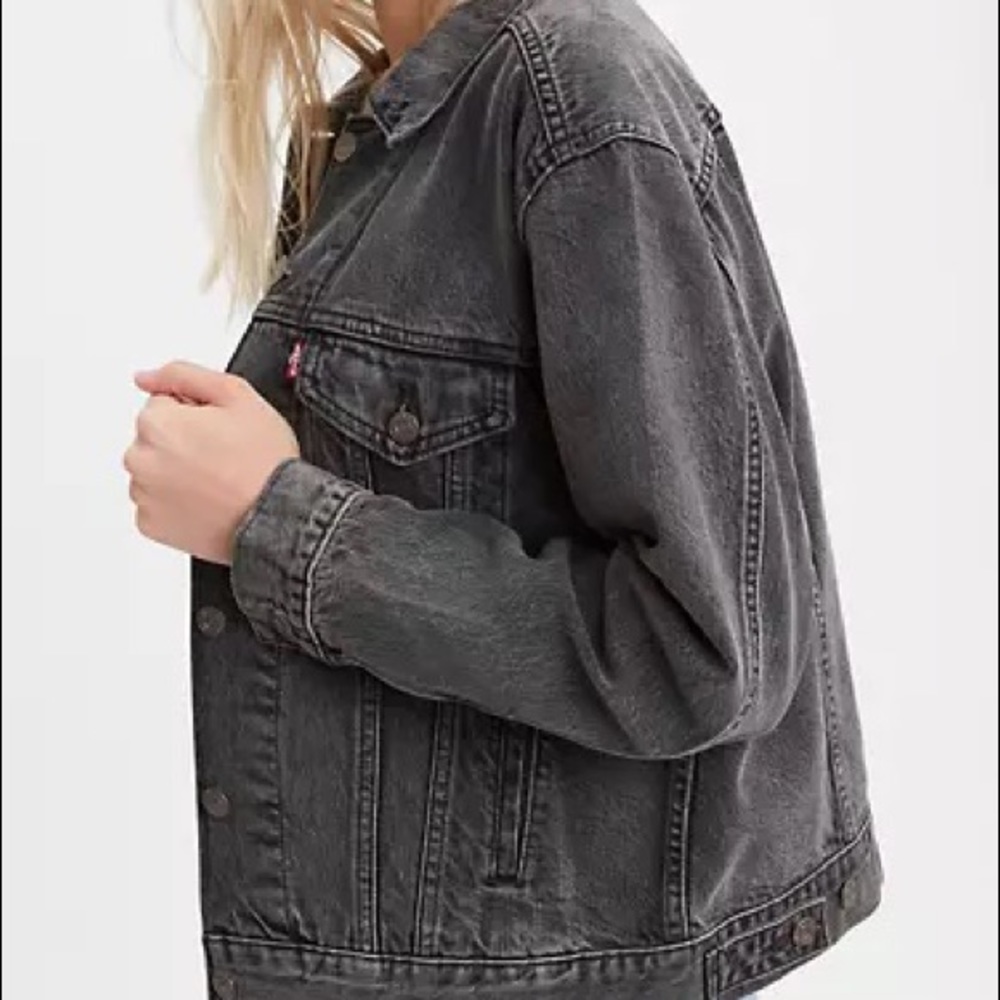 LEVI NWT EX-BOYFRIEND TRUCKER JACKET